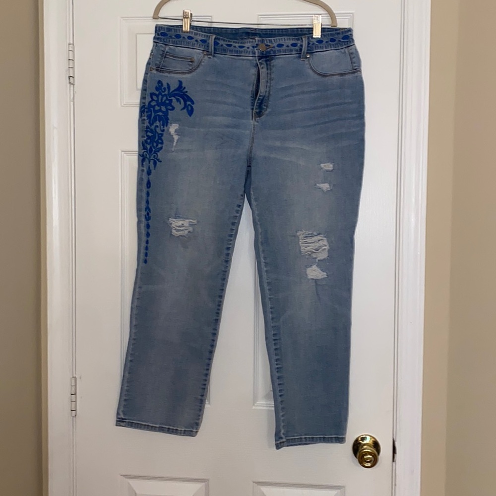 Chico’s So Slimming Embroidered Girlfriend Crop Jeans